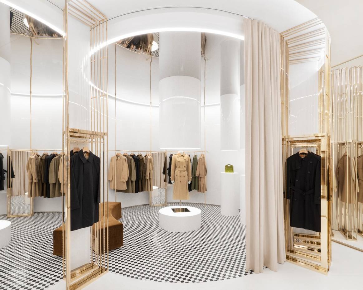 Op de begane grond wordt de nieuwe collectie van Burberry gepresenteerd. Credit: Burberry newsroom