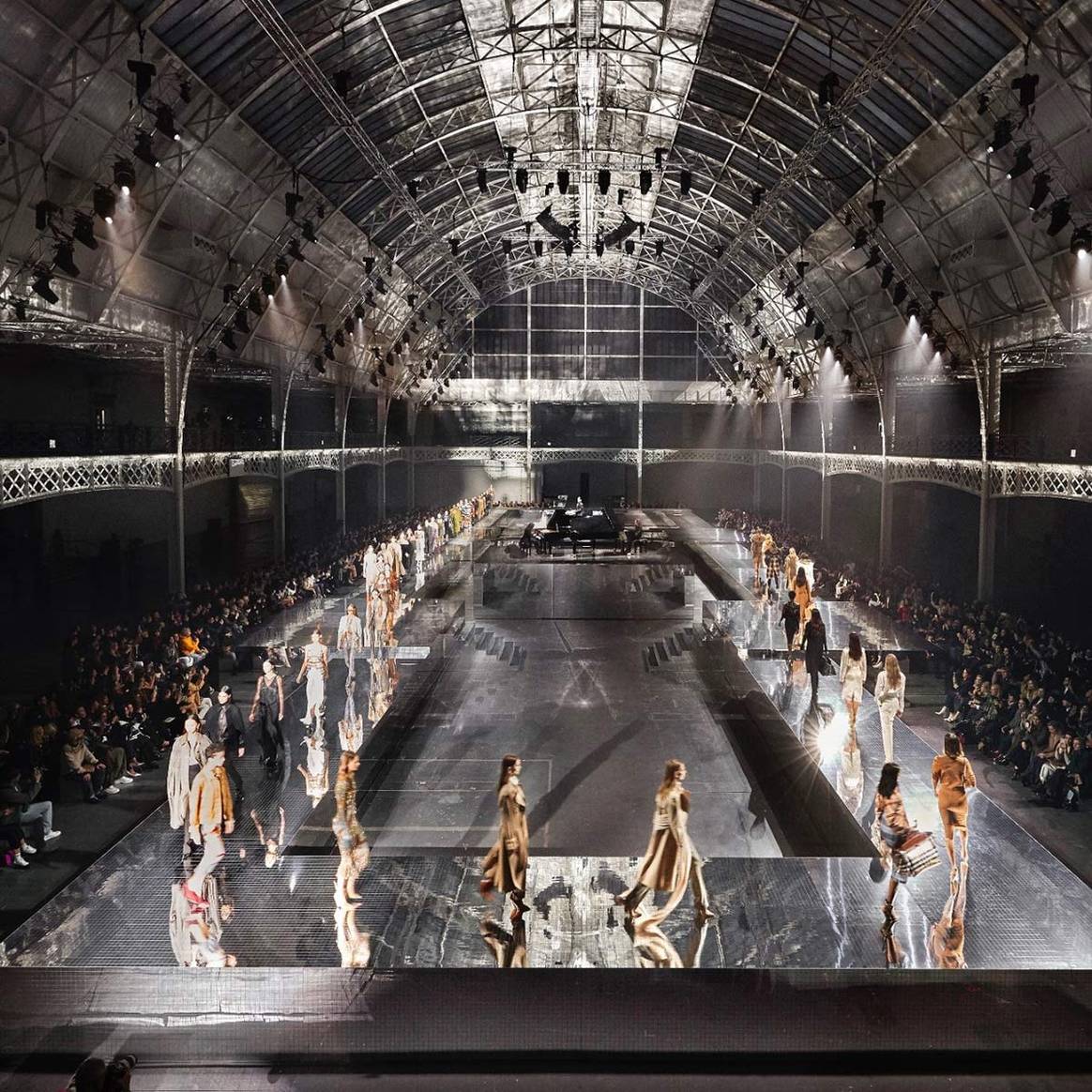 Burberry: Die Geschichte einer modischen Ikone