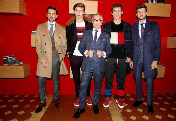 In Bildern: Presley Gerber & Rafferty Law zeigen Tommy Hilfiger Kollektion auf der Pitti Uomo