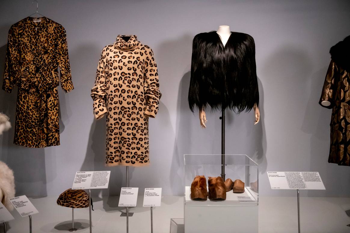 In Beeld: Modemusem Hasselt duikt in eigen collectie voor tentoonstelling ‘Dress.Code’