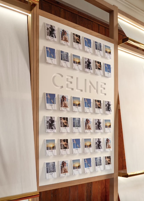 Dans la cour, trois espaces incarnent la vision Celine d’un été français.