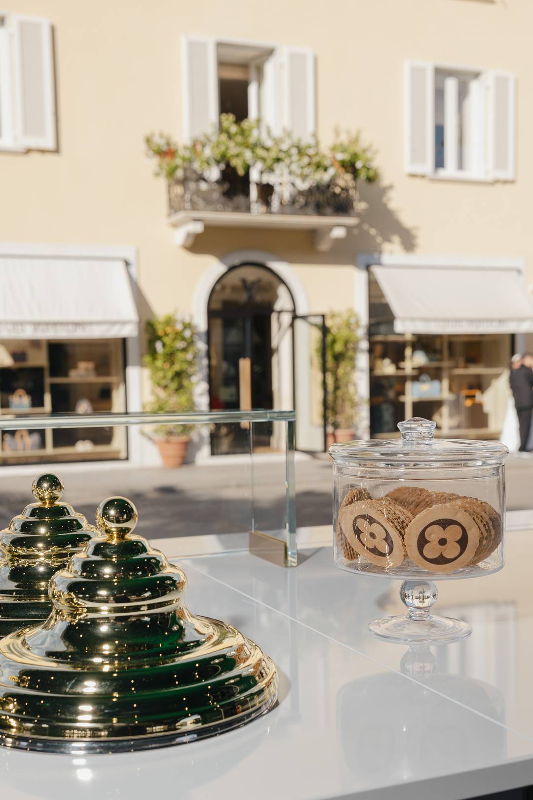 Il chiosco si trova davanti alla piazza del mercato