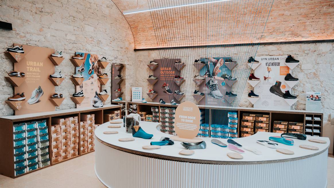 Store in Peschiera