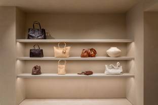 Massimo Dutti se integra en el circuito del lujo estacional con una pop-up en Saint-Tropez