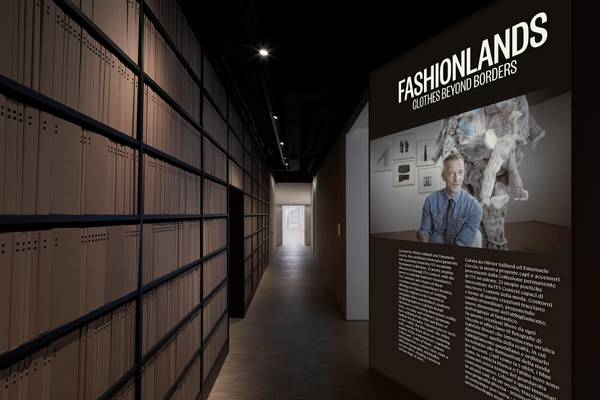"Fashionlands, Clothes beyond borders" è a Trieste fino al 4 gennaio
