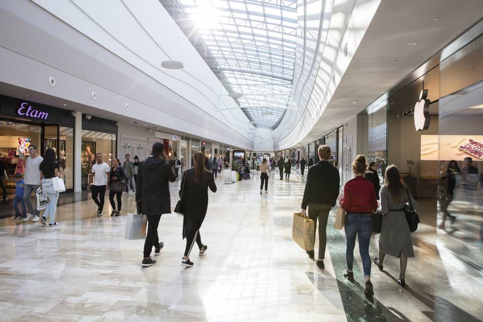 Kl-pierre-bernimmt-s-ditalienisches-Einkaufszentrum-Casamassima