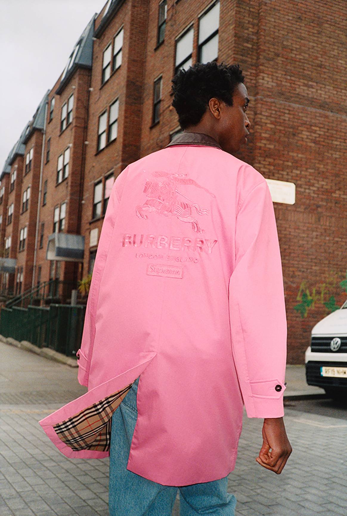 Photo Credits: Colección cápsula Supreme / Burberry SS22.