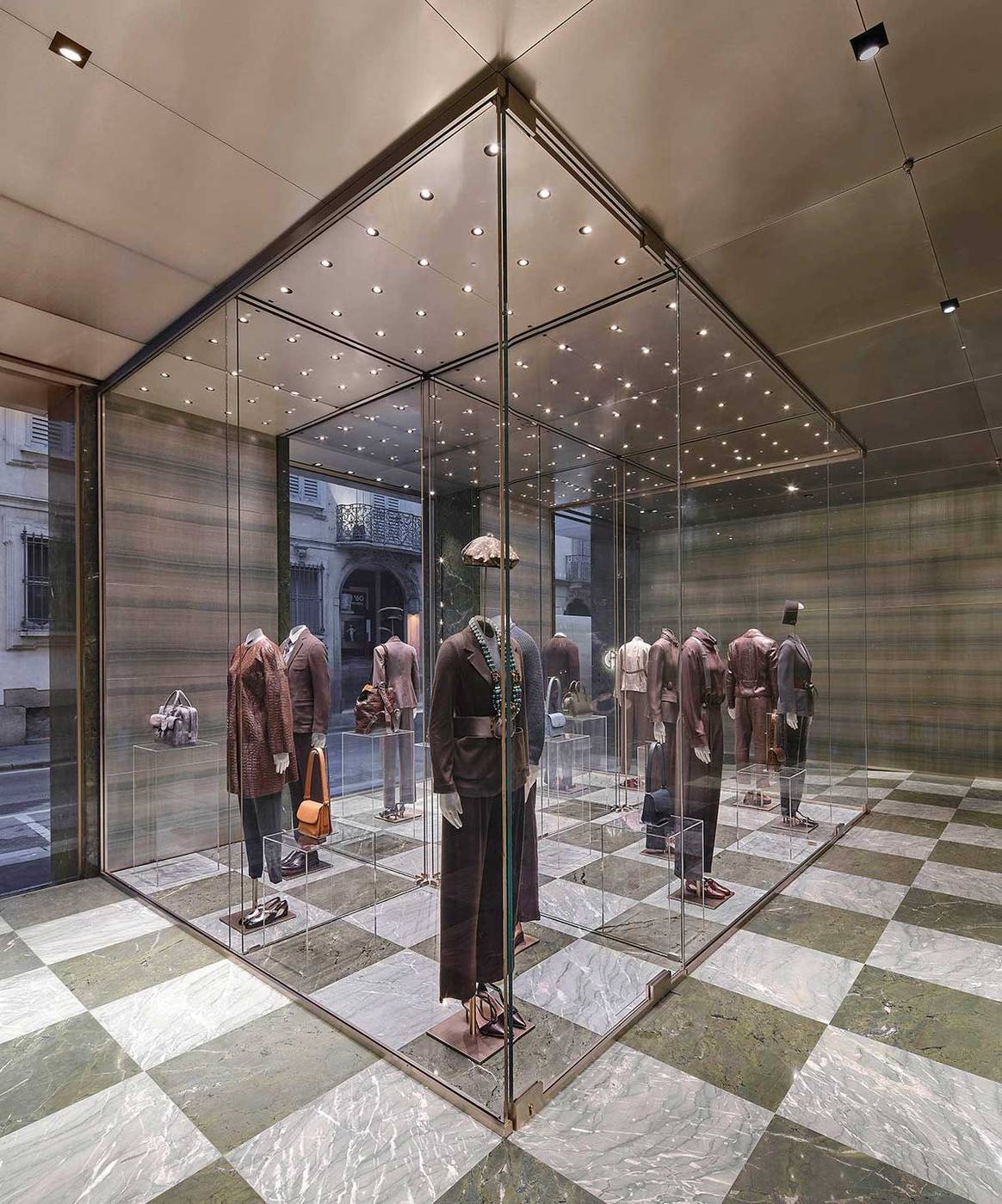 La boutique Giorgio Armani riapre in via Sant’Andrea