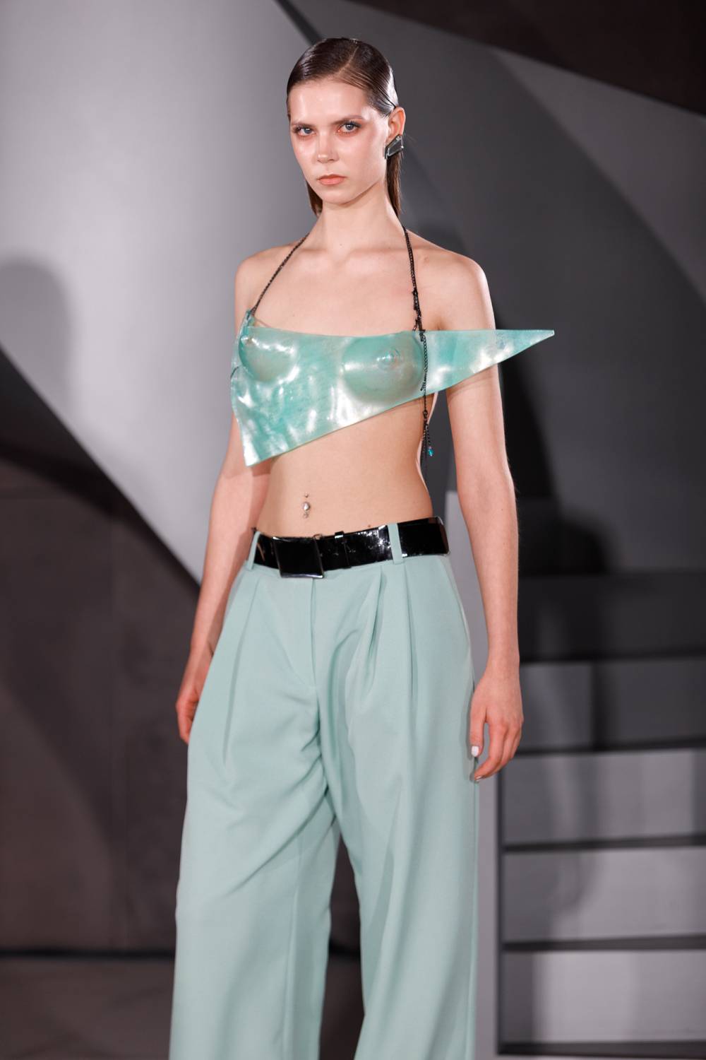 Un look della collezione fall winter 27 di Laura Daili