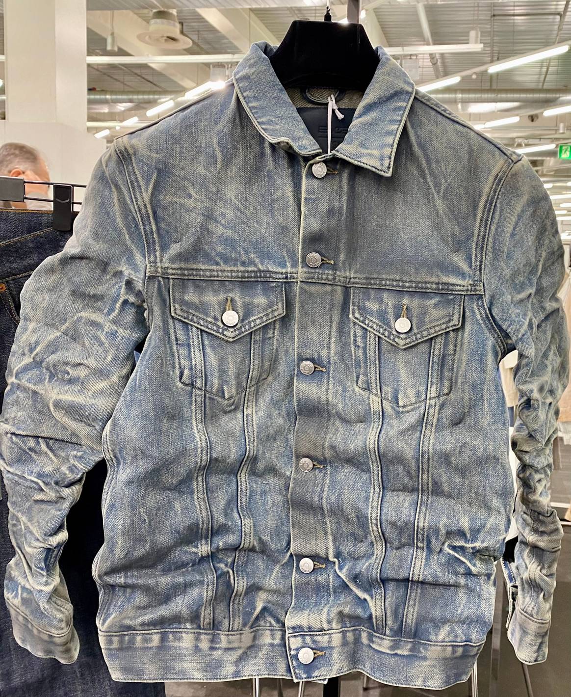 Denim jacket from Isko with shrunk yarn.
