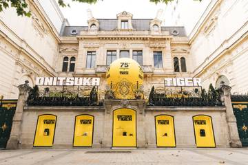 Onitsuka Tiger celebra 75 anni a Parigi, sugli Champs-Élysées 