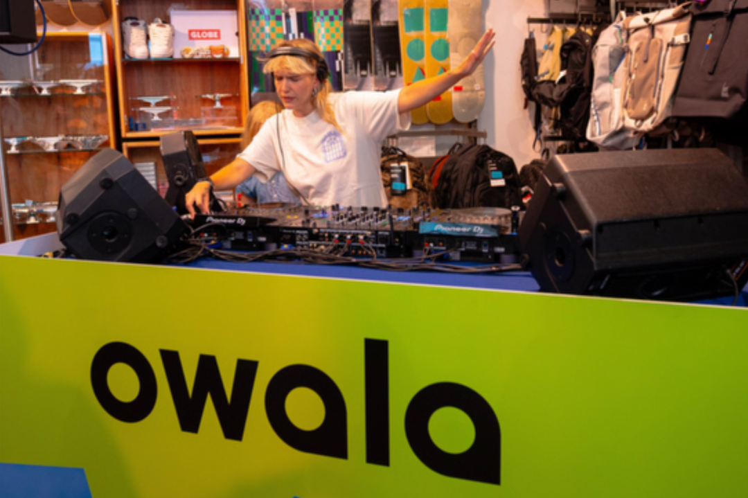 Blue Tomato e Owala celebrano il primo Coffee Rave a Vienna.