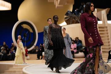  Charlotte Casiraghi à cheval pour le défilé Chanel haute couture