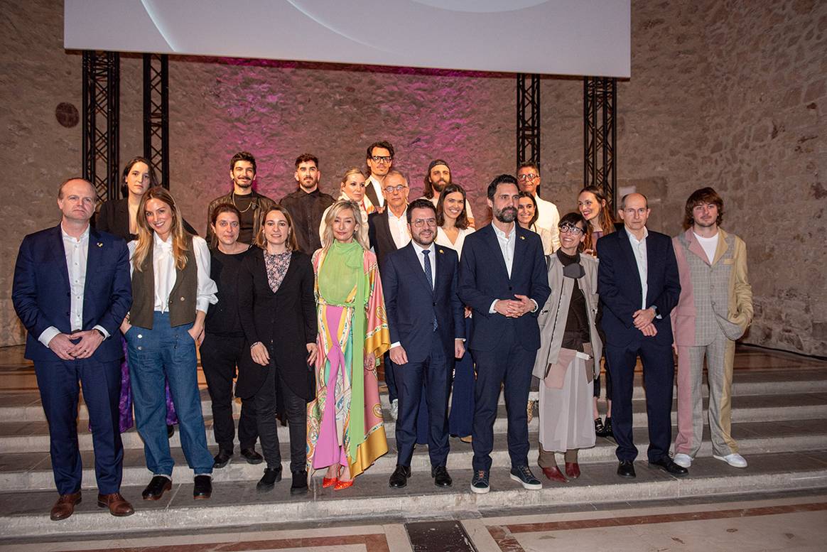 Photo Credits: Autoridades junto a los diseñadores participantes de esta nueva edición número 29ª, durante el evento inaugural “080 Barcelona Fashion — La Première”.