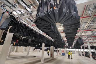 Tendam pone a pleno rendimiento su nuevo centro logístico en Illescas: lo visitamos