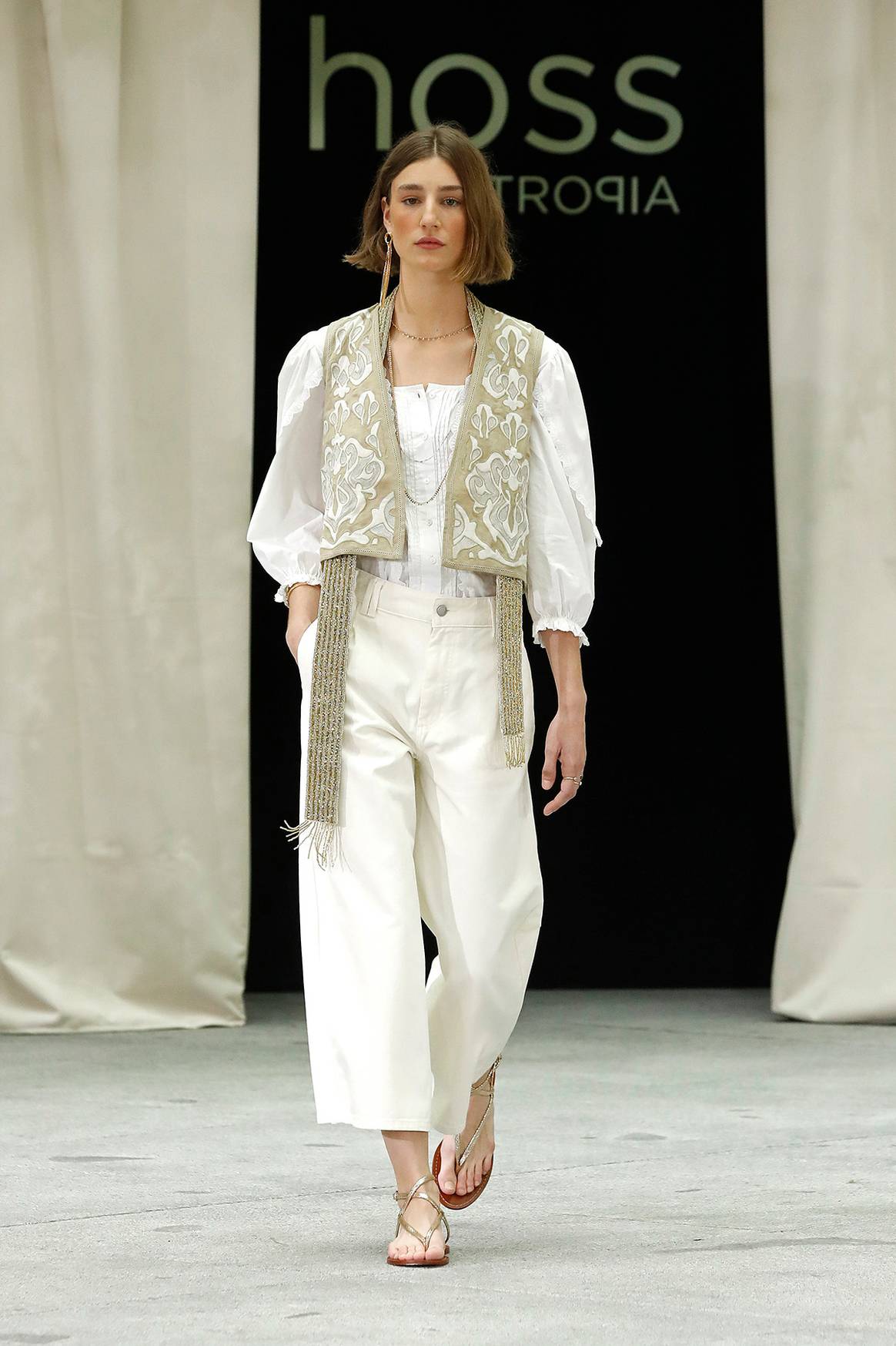 Photo Credits: Hoss Intropia, colección “Eres Verbena” para la temporada Primavera/Verano de 2022 SS22.