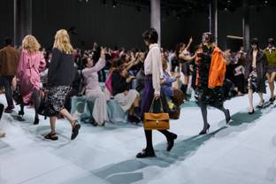  Prada et Miu Miu enrichissent la garde-robe de Snapchat