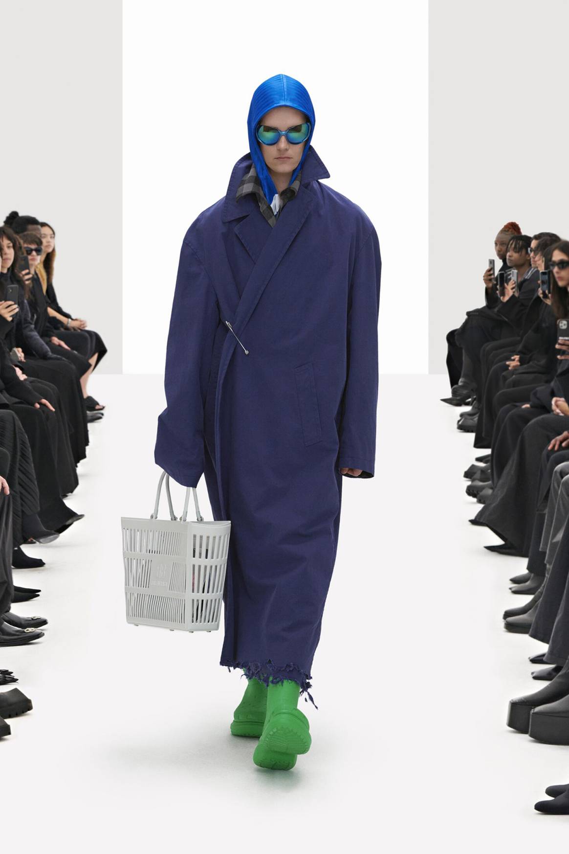 Photo Credits: Balenciaga, colección Primavera 2022.