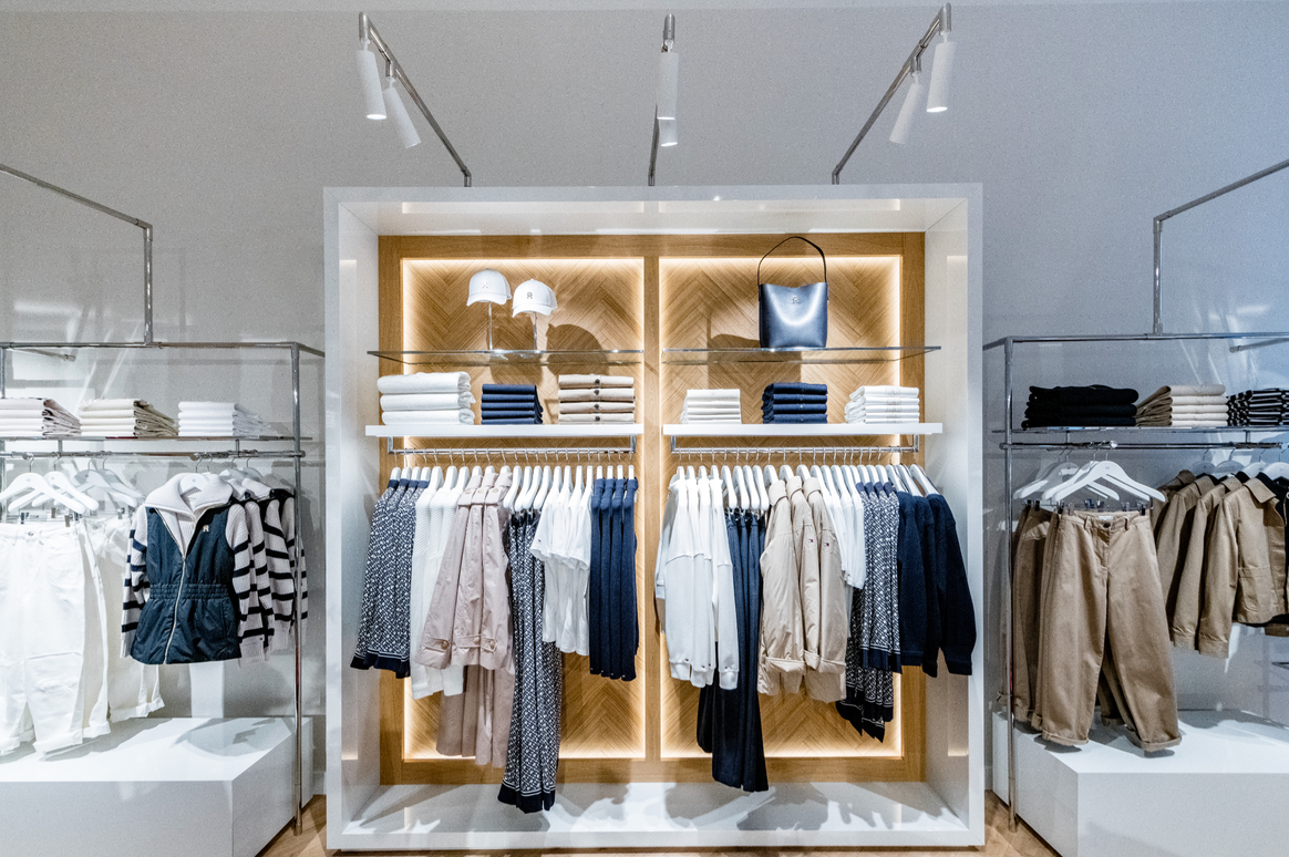 Damenmode im neuen Tommy Hilfiger Store in Wien. Foto: Tommy Hilfiger