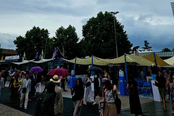 Pitti Uomo: i marchi fanno networking; le associazioni chiedono di salvaguardare filiera e negozi