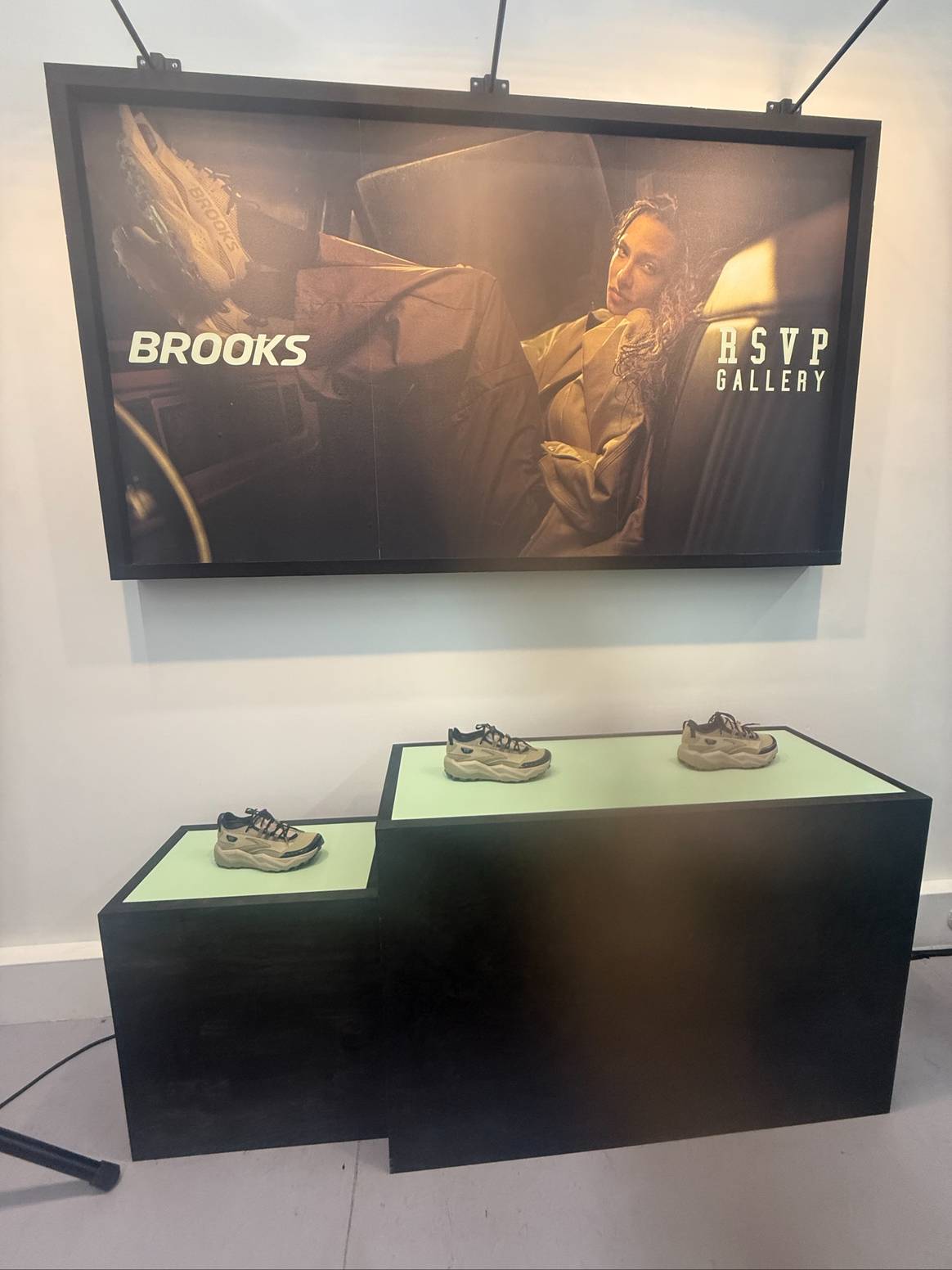 Le modèle Brooks Caldera 8 x RSVP Gallery, présenté en exclusivité.