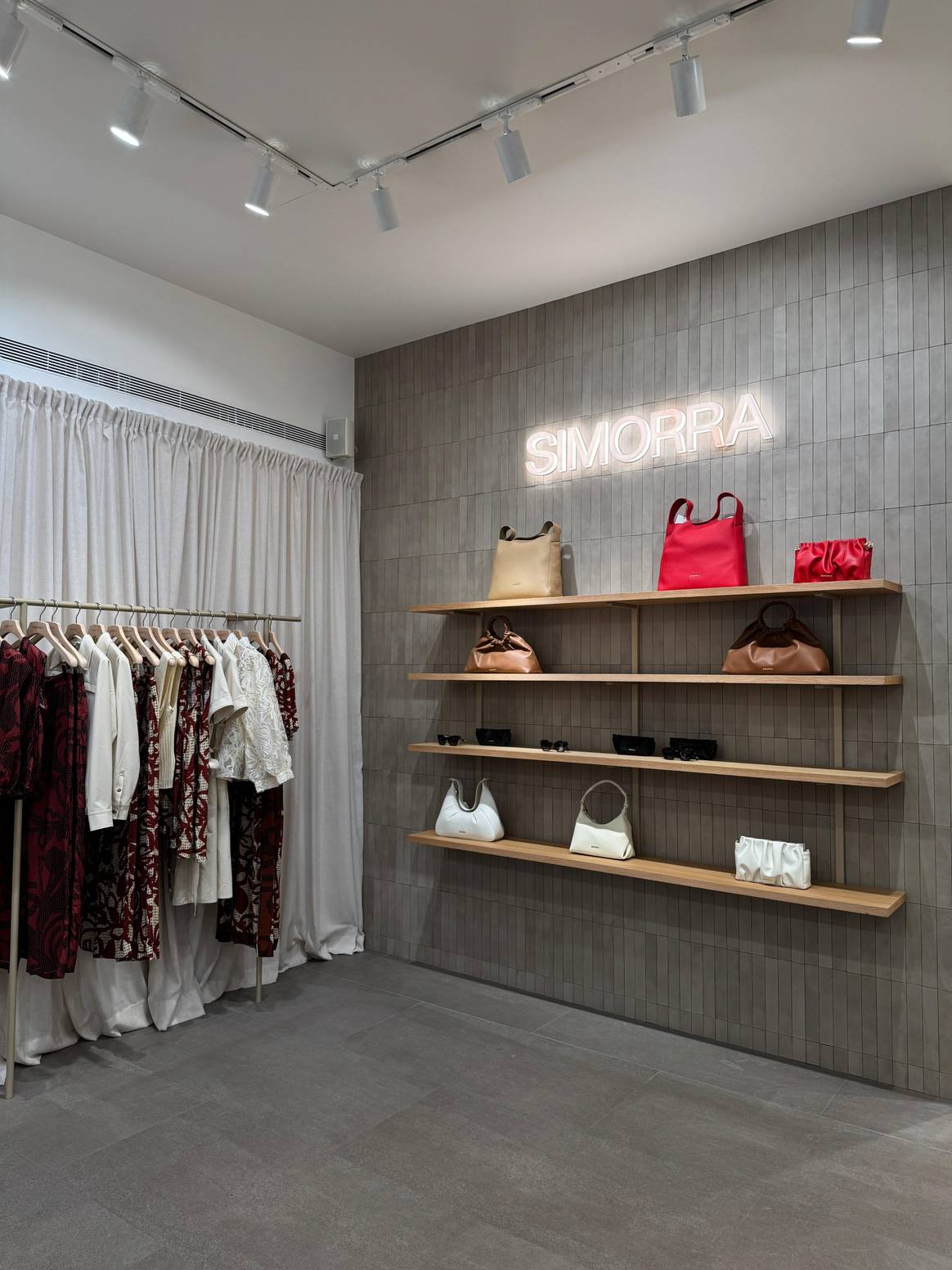 Simorra abre su Summer Pop-Up en La Roca Village.