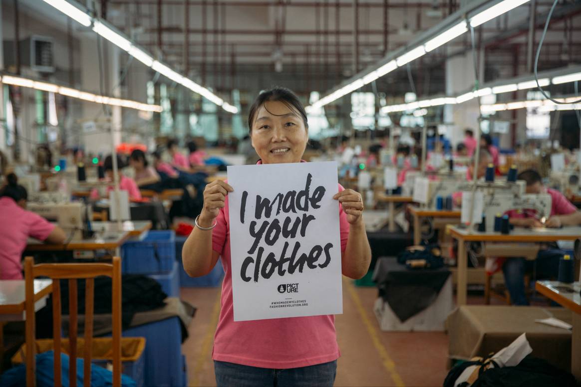 Bekleidungsarbeiterin in Asien. #Imadeyourclothes-Kampagne