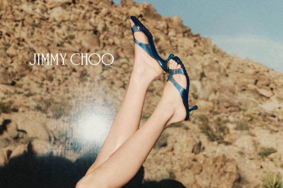 Jimmy-Choo-pr-sentiert-Jelly-Drop-50-Neuinterpretation-der-Jelly-Sandale