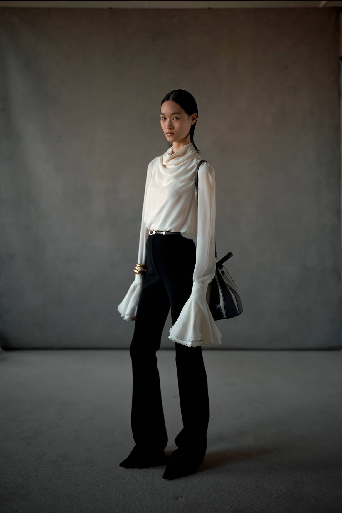 Altuzarra is een luxe ready-to-wear en accessoires merk voor dames, gelanceerd door Joseph Altuzarra in 2008.