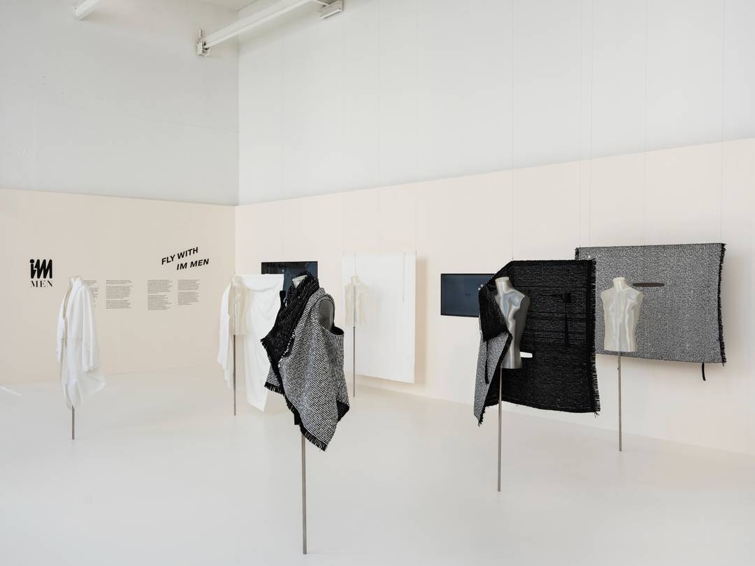 De tentoonstelling 'Fly with IM Men' bij Andreas Murkudis