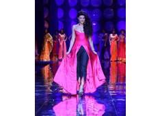 Jyotsana Tiwari showcases ‘Elohim’
