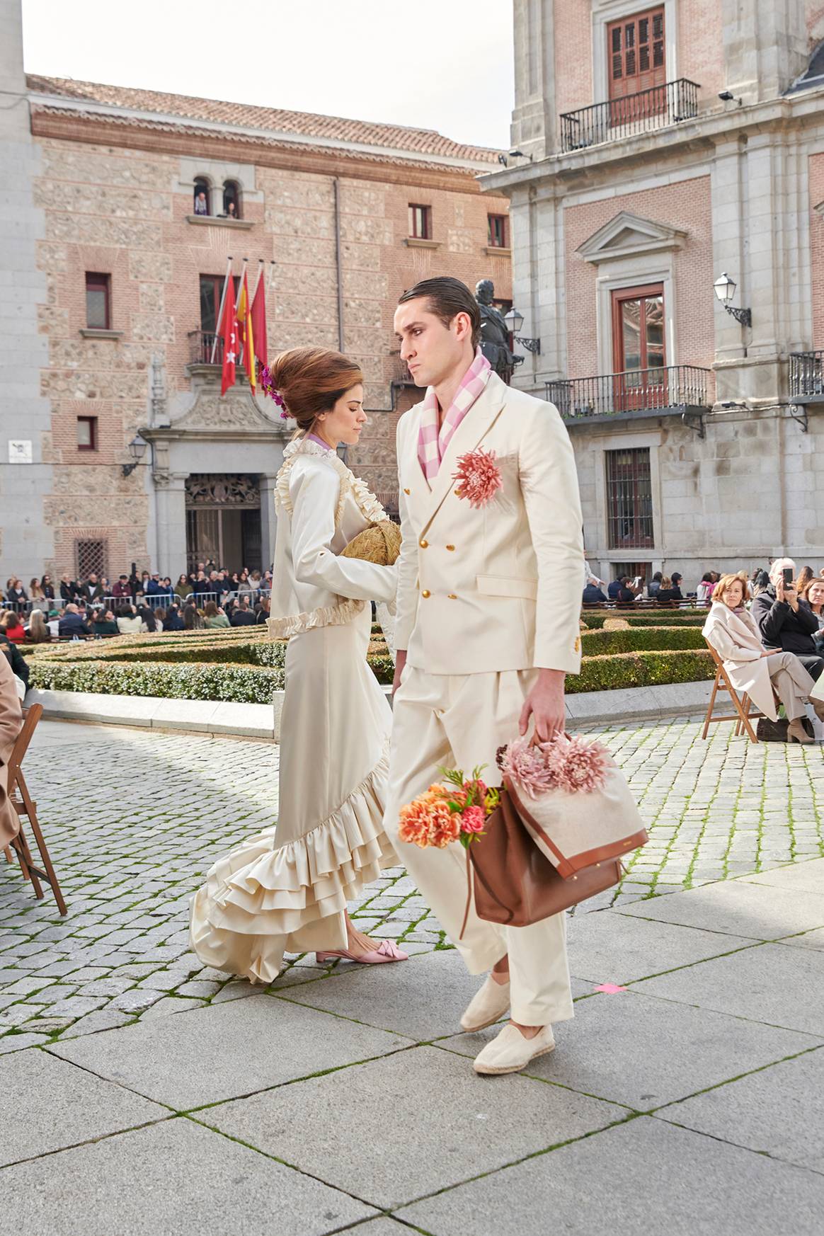 Desfile inaugural en la plaza de la Villa de Madrid de Madrid es Moda, celebrado el jueves 13 de febrero de 2025 en Madrid (España).