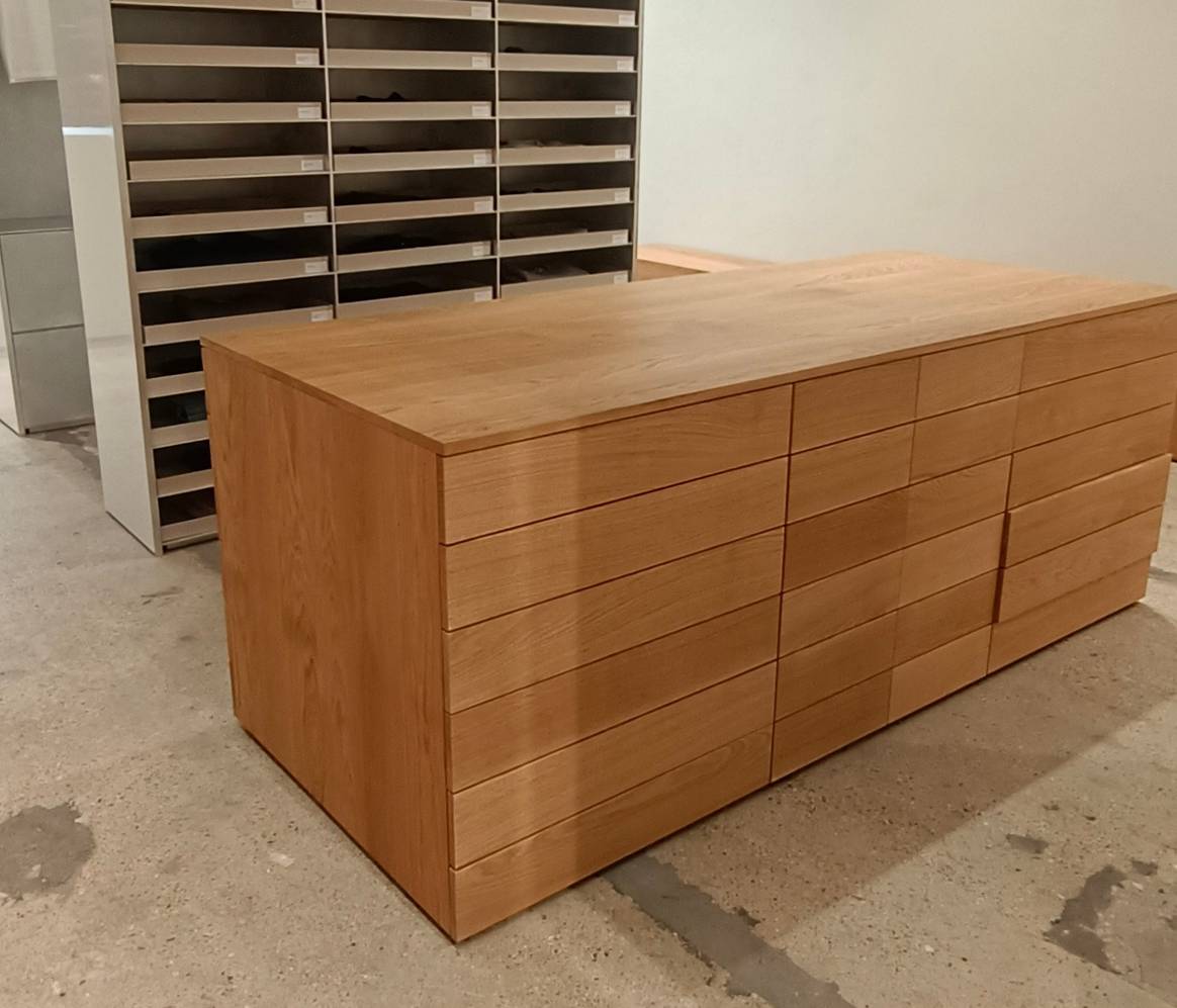 A central credenza invites discussion.