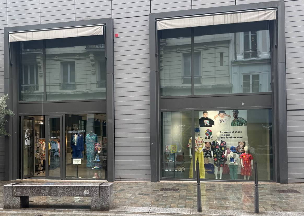 Façade de la boutique WOP, 33 rue bellecordière,  dans le quartier animé de Bellecour, à Lyon.