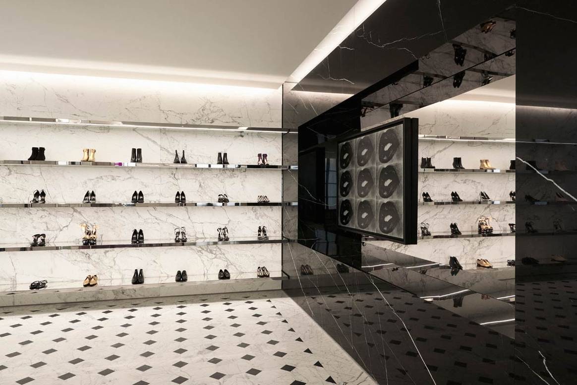 En image : le nouveau concept store Saint Laurent Rive Droite rue Saint Honoré