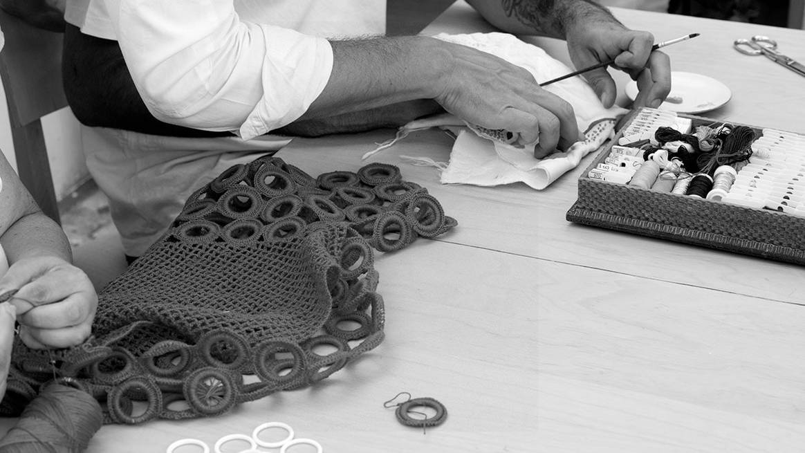 De Adolfo Domínguez a Yolancris: la moda de autor española se posiciona como “referente del slow fashion internacional”