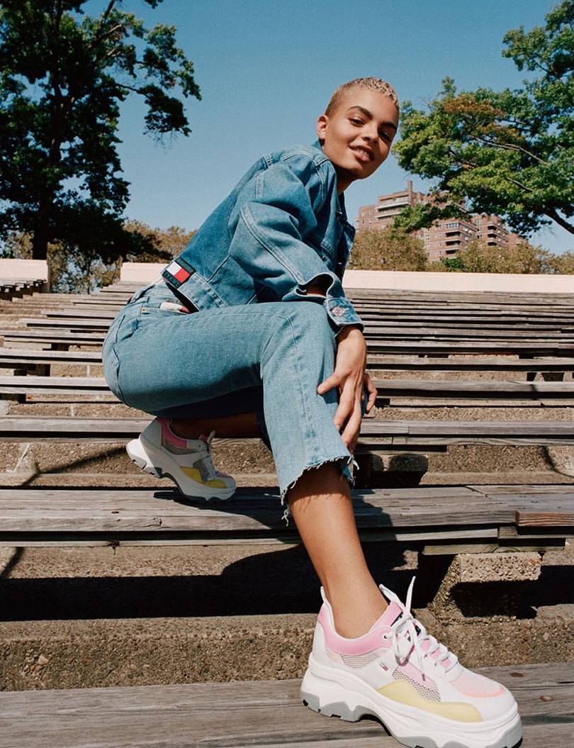 Tommy lanza un nueva línea denim “100 por cien reciclado”