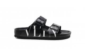 Valentino se une a Birkenstock para crear unas sandalias sport & chic