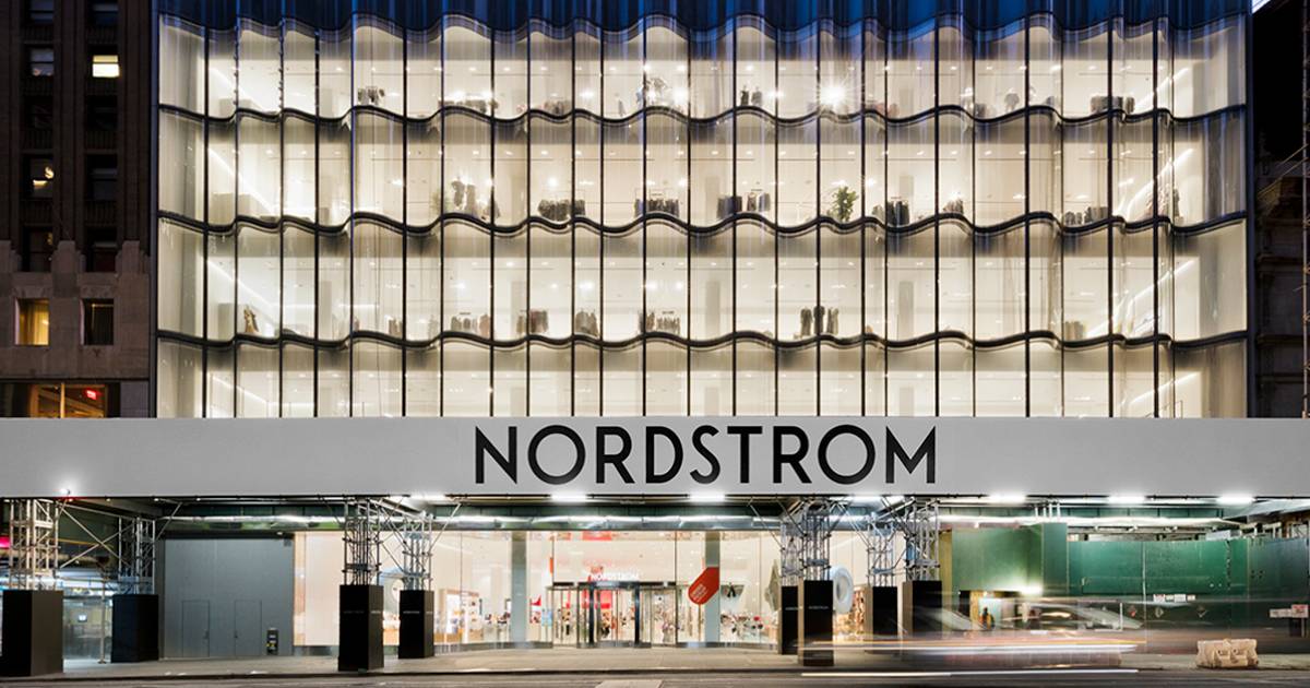 Nordstrom vuelve a beneficios y eleva previsiones para el resto del año