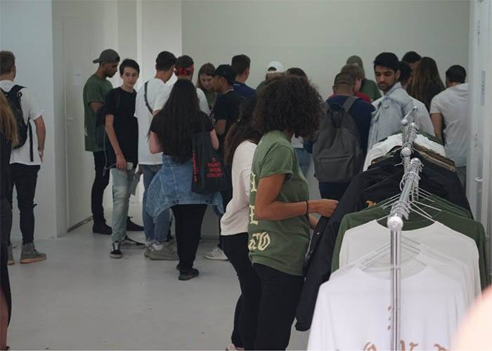 Foto’s: zo druk was het bij de pop-up store van Kanye West