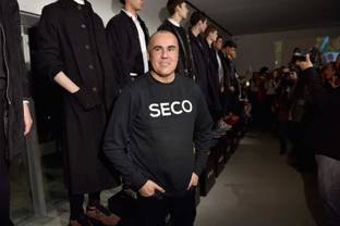 El mexicano Ricardo Seco presentó una moda "urbana y sofisticada" en París