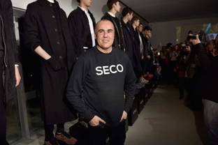 El mexicano Ricardo Seco presentó una moda "urbana y sofisticada" en París