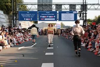 Amsterdam Fashion Week schrijft geschiedenis met couture op de snelweg