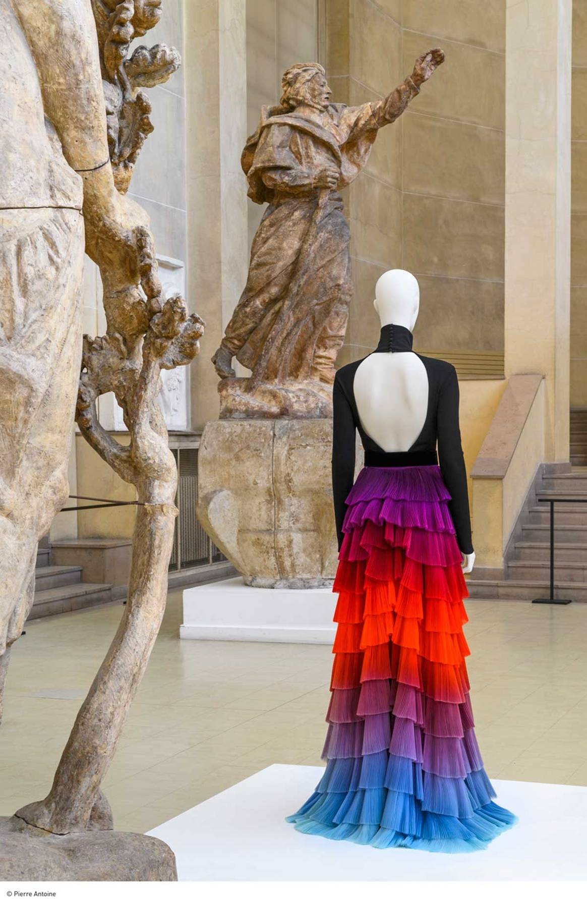 « Back Side/ Dos à la mode » : l’exposition qui dévoile la mode vue de dos