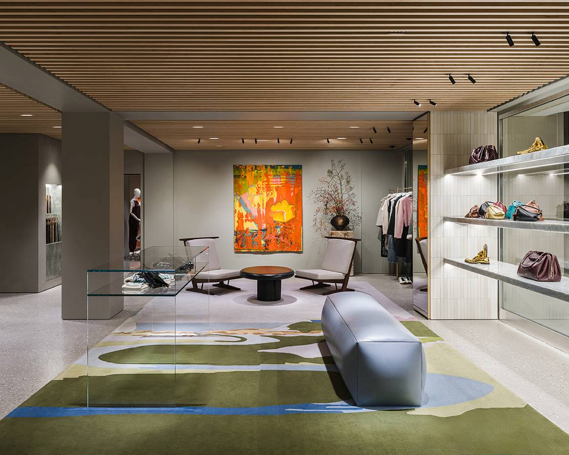 Tienda de Loewe en el número 48 de la Avenue Montaigne de París (Francia).