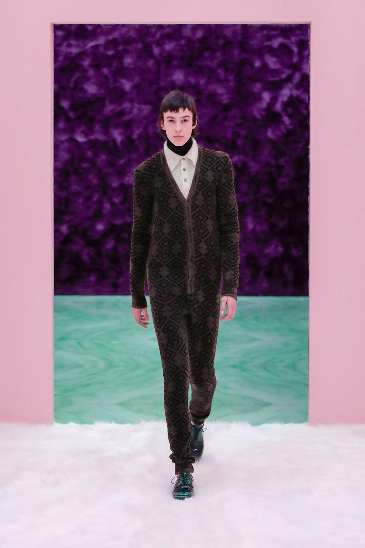 Prada ahonda en su dualismo con una colección de “bodys” masculinos durante la Milan Fashion Week