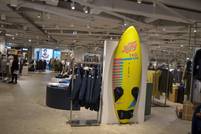 Pop-up bei Breuninger in Hamburg – HiFly surft auf der Elbe  