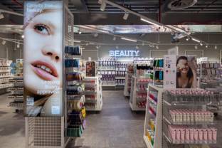 How fashion retailers are integrating beauty into their physical stores