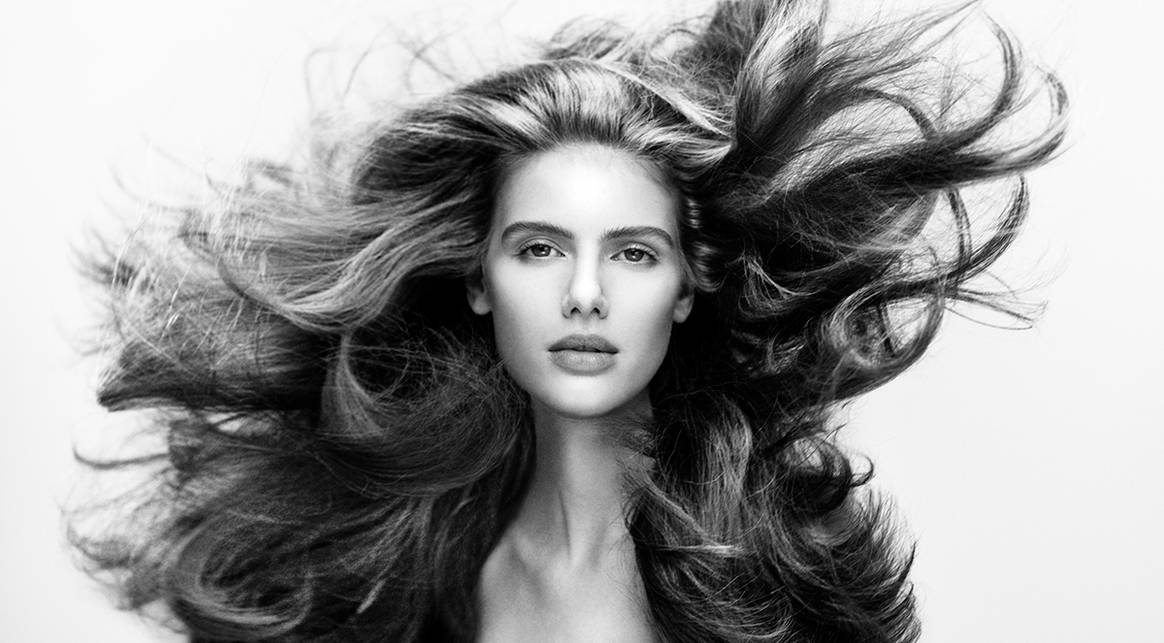 Colección de cuidado capilar “Zara Hair Care” de Zara Hair, fotografía de campaña.
