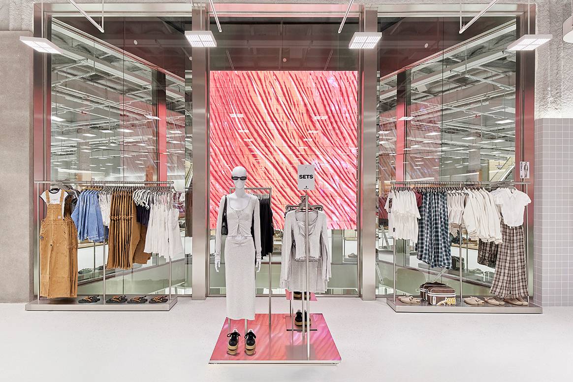 Tienda de Bershka en el paseo de Gracia de Barcelona (España).